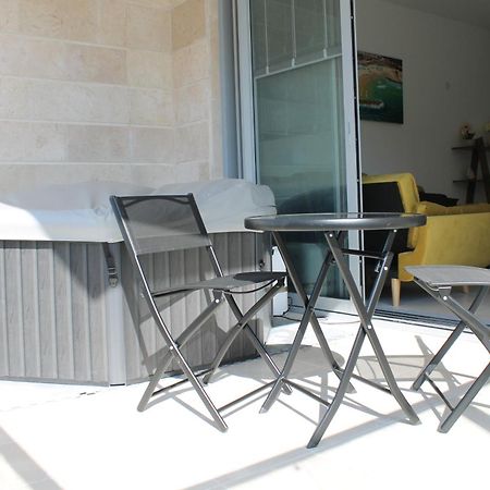Beach Suite Israel- Private Jacuzzi, Beach View, Gym, Low Fee For Off-Site Indoor Pool & Spa ביץ סוייט ישראל- ג'קוזי פרטי עם נוף ים, אפשרות לבריכה מקורה וספא בתשלום ממש מוזל Askelón Kültér fotó