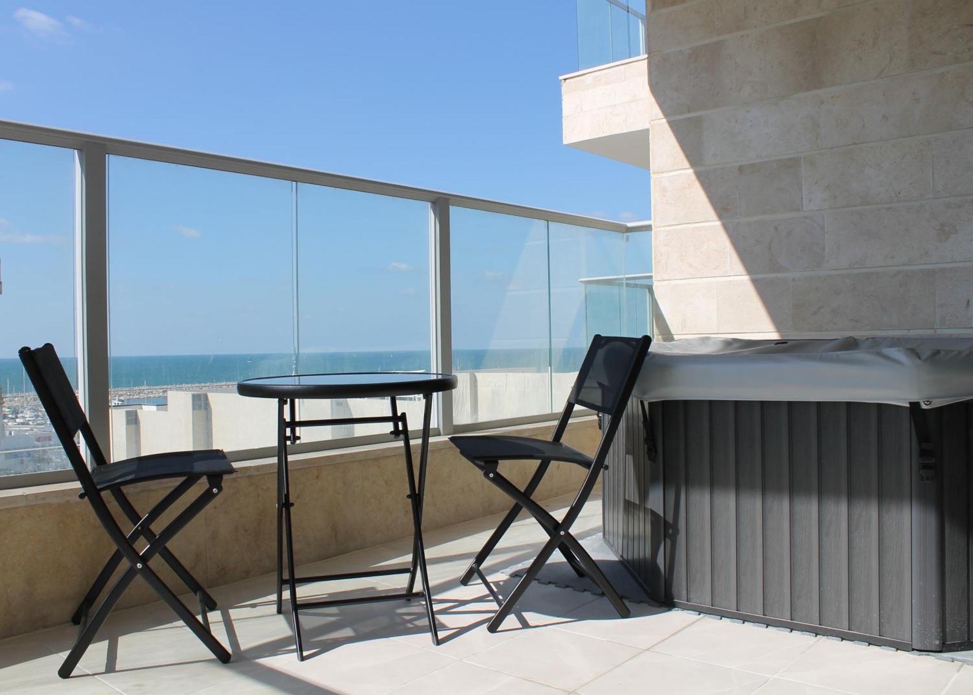 Beach Suite Israel- Private Jacuzzi, Beach View, Gym, Low Fee For Off-Site Indoor Pool & Spa ביץ סוייט ישראל- ג'קוזי פרטי עם נוף ים, אפשרות לבריכה מקורה וספא בתשלום ממש מוזל Askelón Kültér fotó