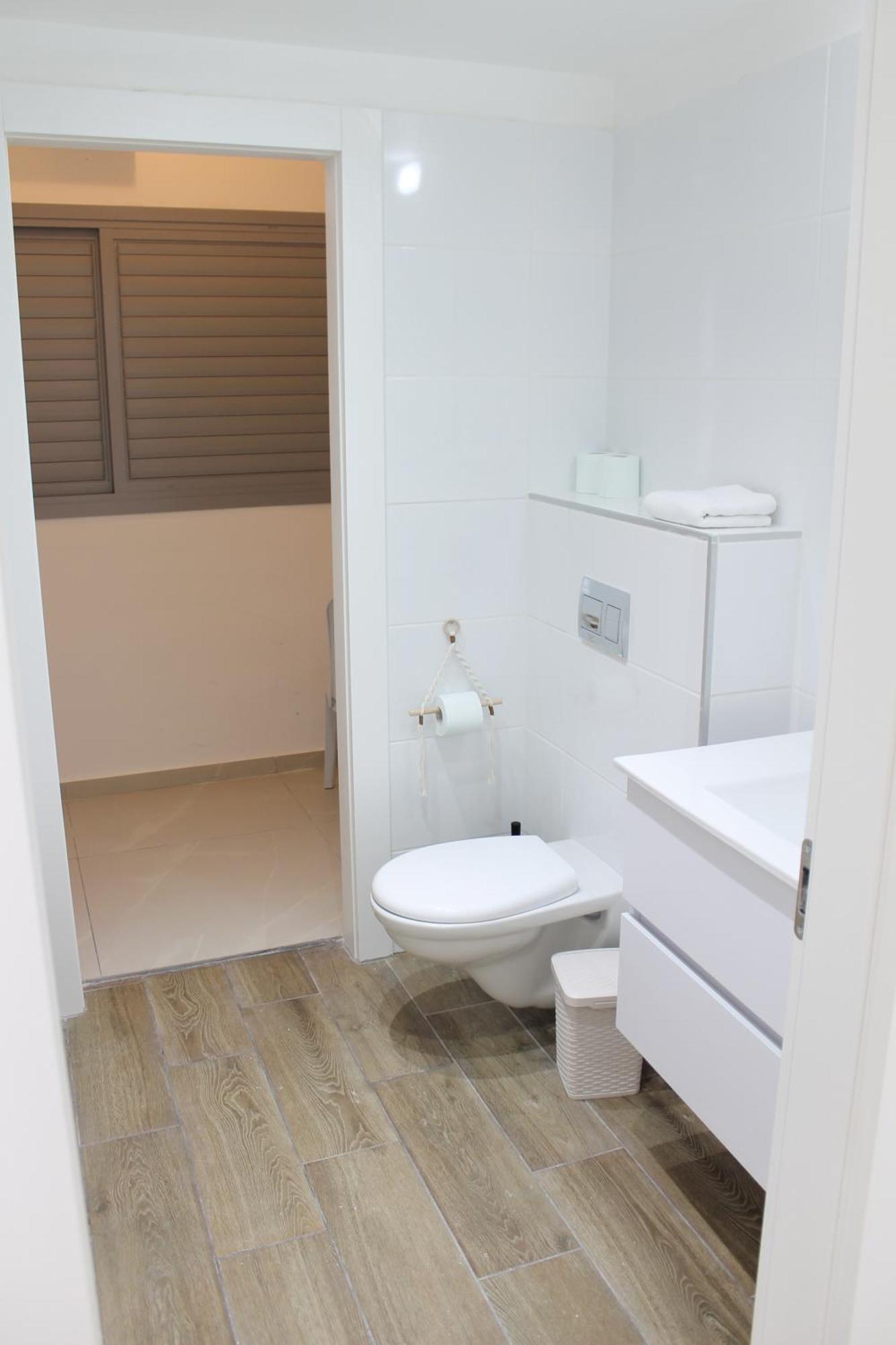 Beach Suite Israel- Private Jacuzzi, Beach View, Gym, Low Fee For Off-Site Indoor Pool & Spa ביץ סוייט ישראל- ג'קוזי פרטי עם נוף ים, אפשרות לבריכה מקורה וספא בתשלום ממש מוזל Askelón Kültér fotó